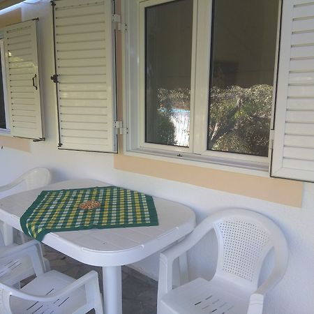 Roula'S Rooms Aegina Exterior foto